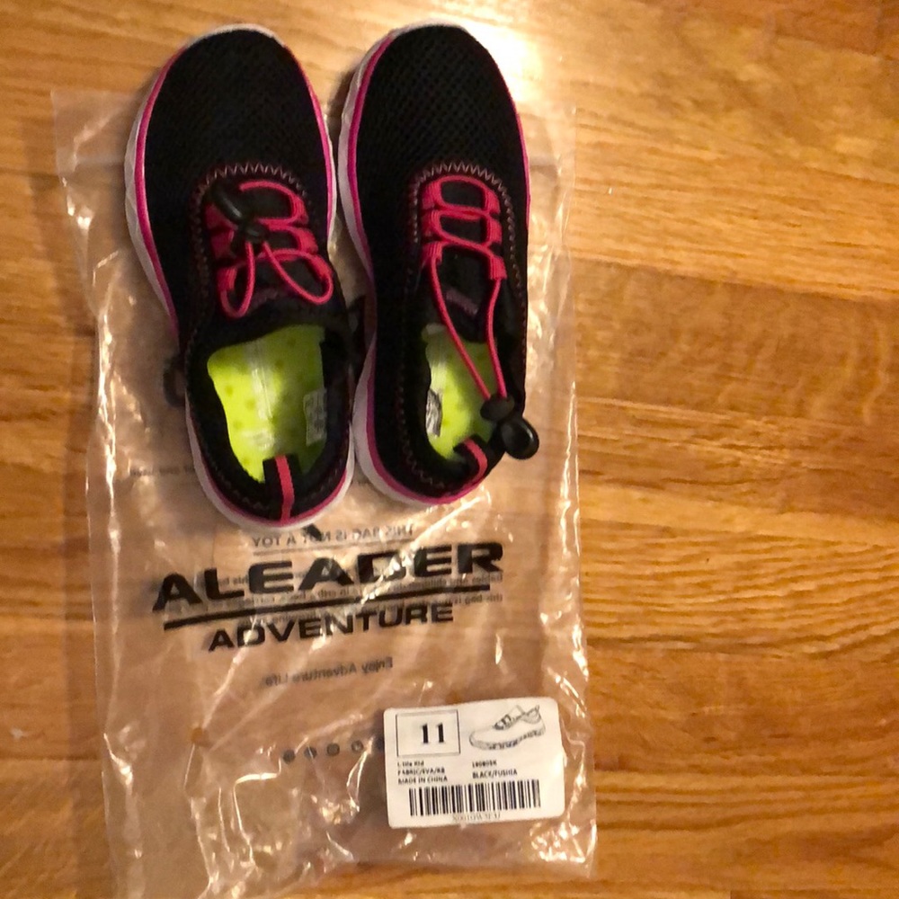 NWOT Water Shoes